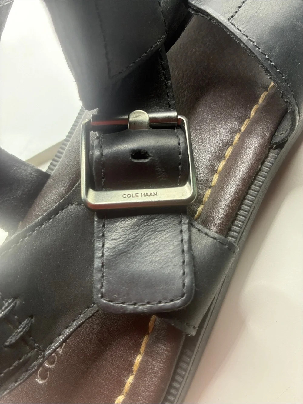 COLE HAAN MENS  LEATHER FISHERMAN SANDAL  GUN METAL BUCKLE DESIGN 9M